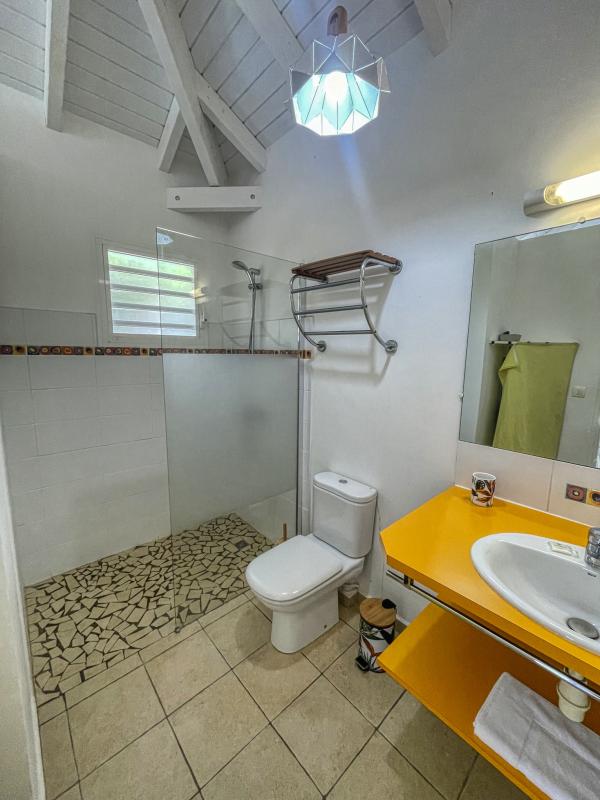 17.Location villa piscine Sainte Anne Guadeloupe_Chambre 1